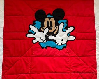 Colcha con apliques de Mickey Mouse