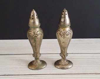 Silver Toned Salt Pepper Shakers Vintage Fleur-de-lis