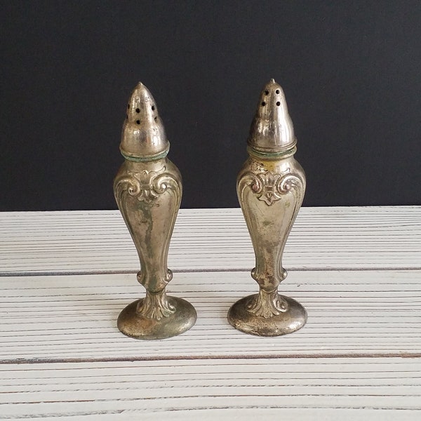 Silver Toned Salt Pepper Shakers Vintage Fleur-de-lis