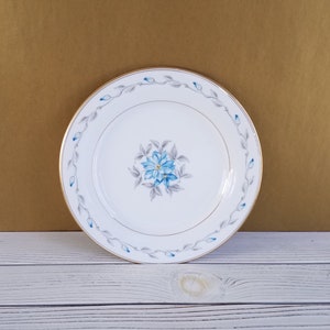 Blue Flower China Dinner Plate RC Made In Japan Vintage 10 1/2 inch