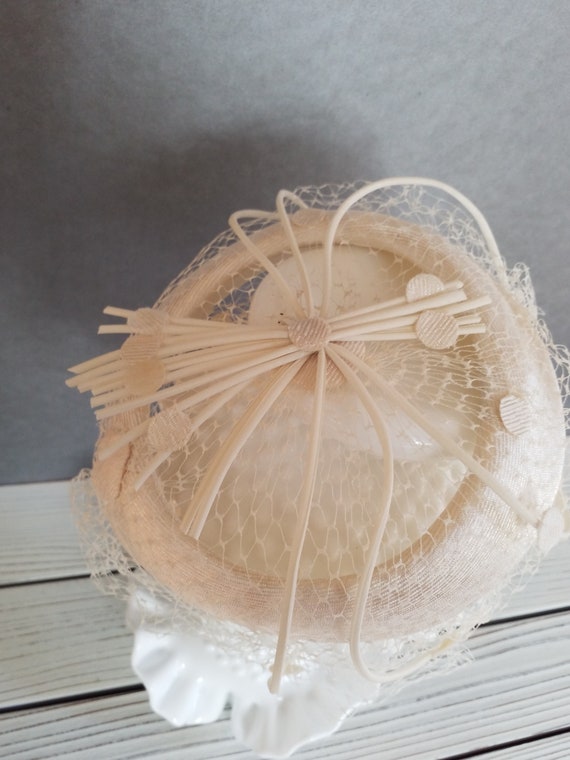 Vintage Crown Hat Dots Ivory Veiled Union Made US… - image 5