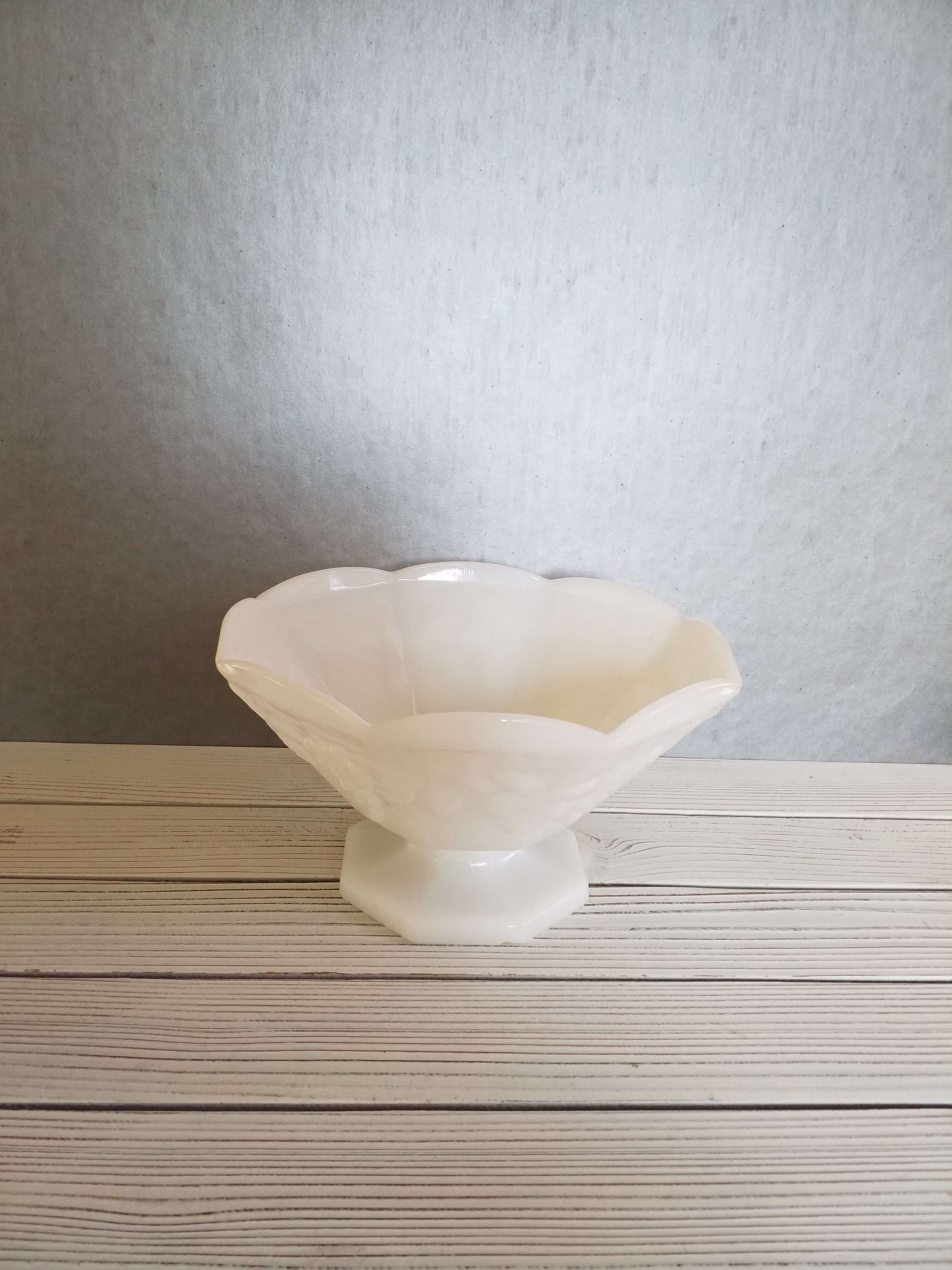Fire King Bowl fruit design (DEB) Fire King Bowl fruit design (DEB)
