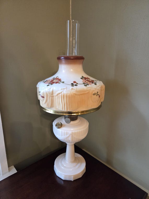 Aladdin Oil Lamp Ivory Glass Alacite Drape Antique Painted Glass
