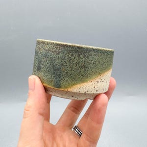 Doniczka ręcznie robiona z płytką drenażową, Mossy Rock Glazura, rozmiar S