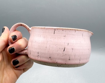 Salsera/Jarra para almíbar hecha a mano en gres, esmaltada en rosa magnolia, capacidad para 290 ml/9,8 oz