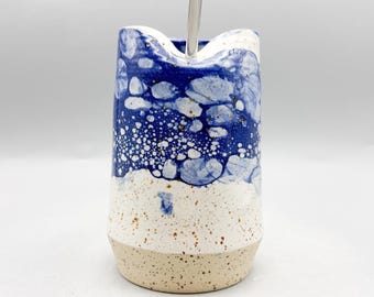 Vaso de cerámica artesanal con pajita de metal - Esmalte Neptuno