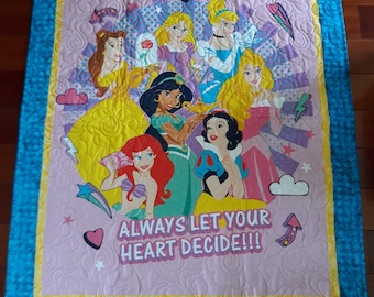 Prinzessin QuiltDecke Spielmatte für Baby Kleinkind - Ariel Aurora Jasmine Schneeweiss Belle Cinderella Rapunzel - Große Größe 42 x 50 Zoll