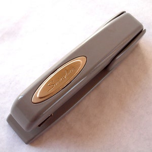 Desk stapler. vintage stapler for Industrial decor or desk accessory, Swingline stapler
