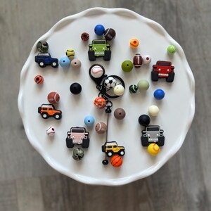 Kids bead keychain boys party favor random pick