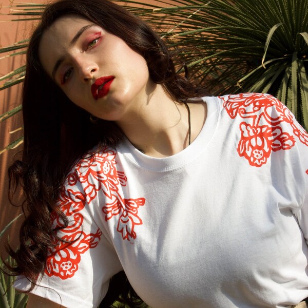 Print T-shirt Red / flowers shoulder handmade streetwear fabric wearable art unisex