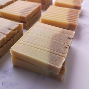 50 Aroma Bee Soap, Einzigartiges Geschenk, Aromatherapie Seifen Favors - Wählen Sie Ihren Duft