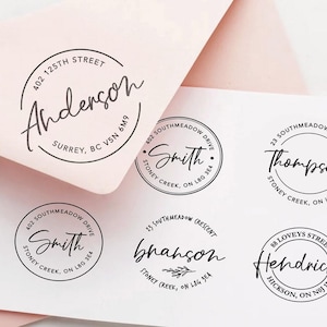 Joli tampon d'adresse rond, auto-encreur ou tampon en caoutchouc personnalisé, tampon d'adresse pour couple, cadeau de mariage, cadeau pour agent immobilier
