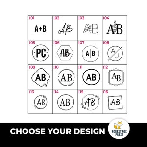 Pode incluir: Uma grelha de 16 designs de monogramas diferentes, numerados de 101 a 116. Cada design apresenta uma combina&ccedil;&atilde;o de letras, s&iacute;mbolos e elementos florais. O texto "CHOOSE YOUR DESIGN" aparece abaixo da grelha, e o texto "FOREST FOX PRESS" aparece abaixo desse.