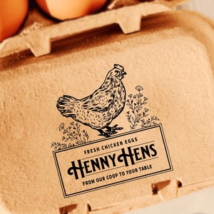 Tampon pour boîte d'oeufs personnalisé avec nom de la ferme : poulet, canard, caille pour oeufs frais | Étiquette de ferme, cadeau de ferme d'arrière-cour, idée de fête des mères