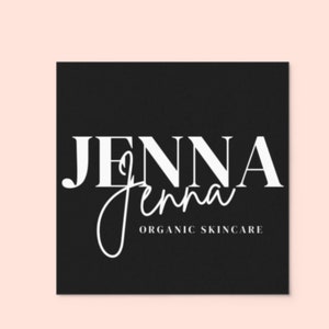 Puede incluir: Cuadrado negro con el texto blanco &laquo;&nbsp;JENNA&nbsp;&raquo; en fuente serif por encima de &laquo;&nbsp;Jenna&nbsp;&raquo; en fuente cursiva, y &laquo;&nbsp;ORGANIC SKINCARE&nbsp;&raquo; debajo. El fondo es rosa claro.