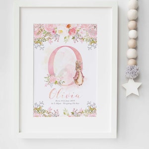 Impresión de foto de Peter Rabbit Beatrix Potter con inicial floral personalizada para bebé, nombre de bebé, guardería, nacimiento, regalo de bautizo, sin marco
