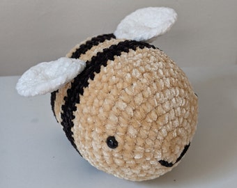 Crochet Bee velvet amigurumi plush toy