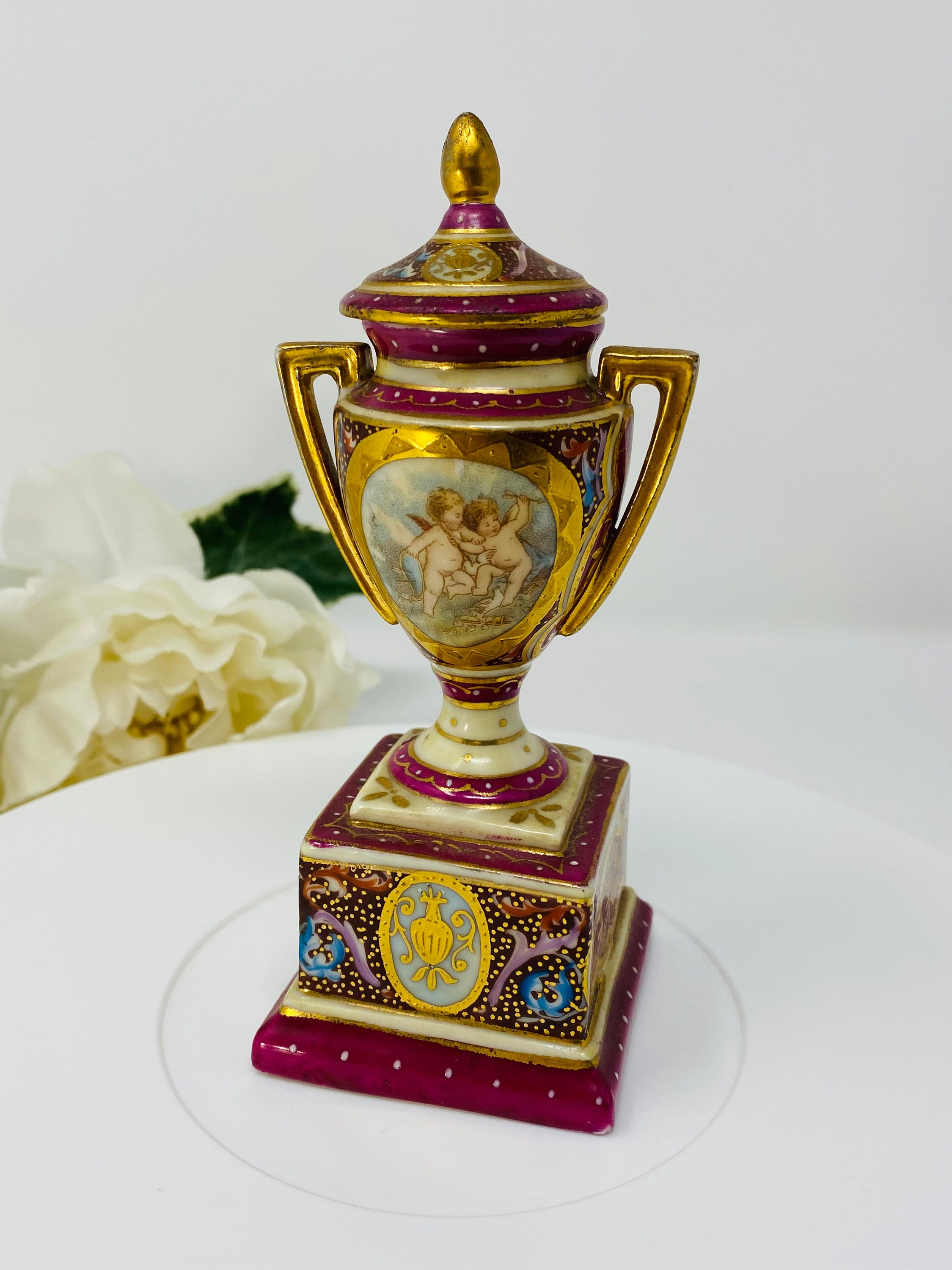ロイヤル　ヴィエナ　 vienna 置物　壺 Royal Vienna Style Ackermann Fritze Miniature Urn - Etsy
