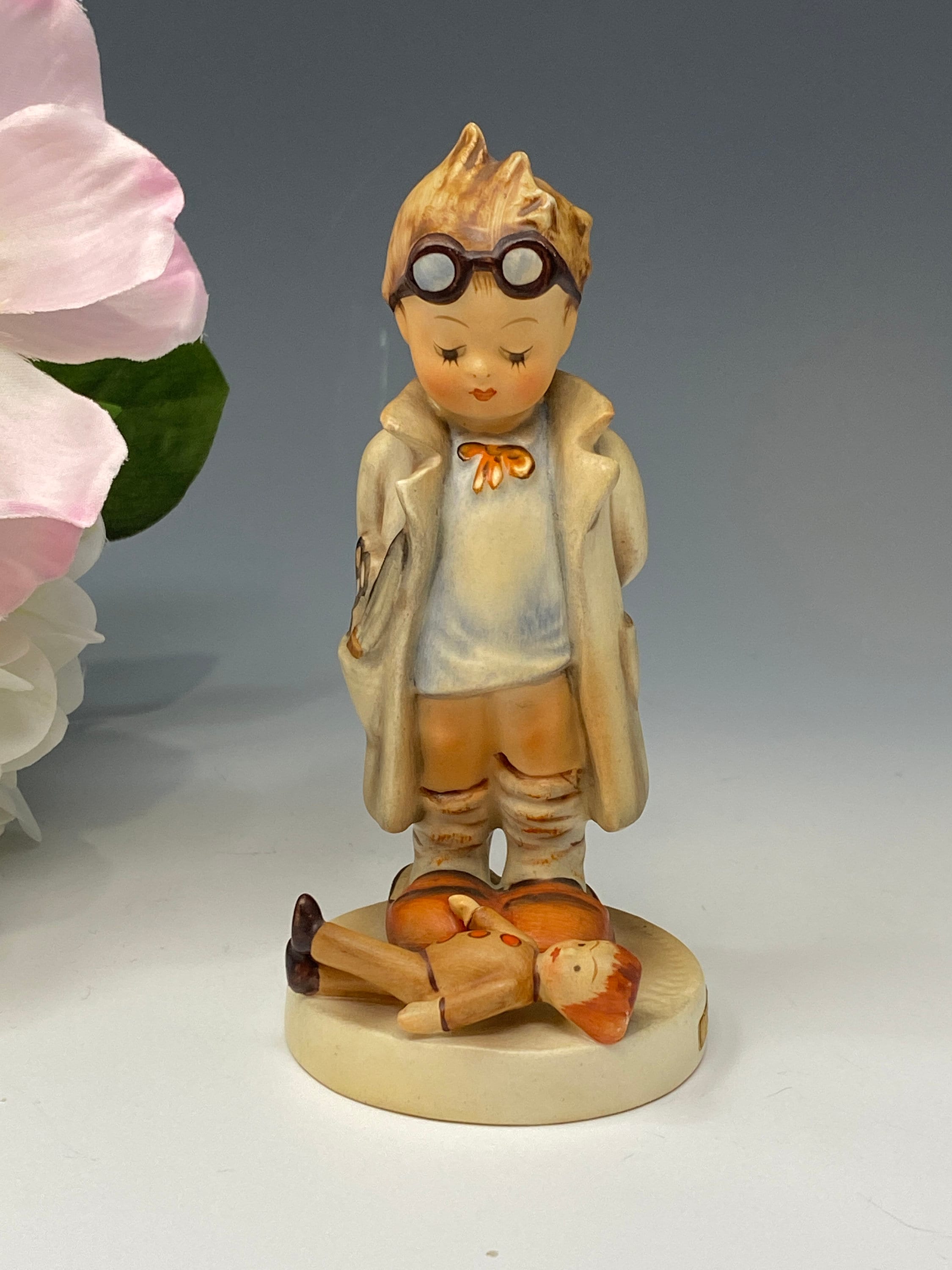 Goebel社製 Hummel フィギュア「Doctor」#127 Hummel 