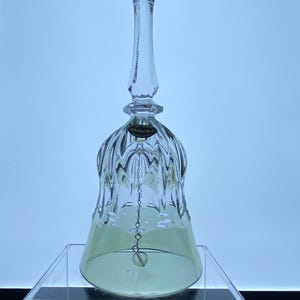 Campana di cristallo verde piombo e trasparente tagliata a mano Global Art, Germania Ovest