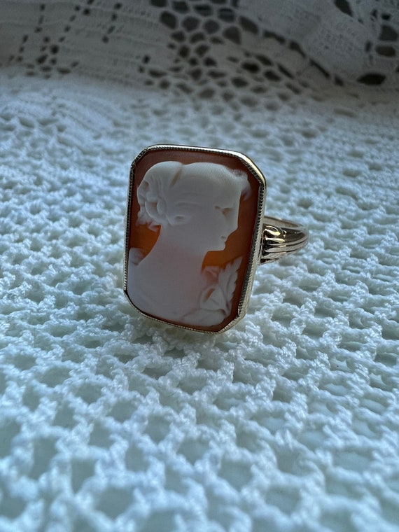 Antique 10k Yellow Gold Cameo Ring - image 1