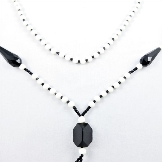 Art Deco Black & White Bead Flapper Necklace Gem
