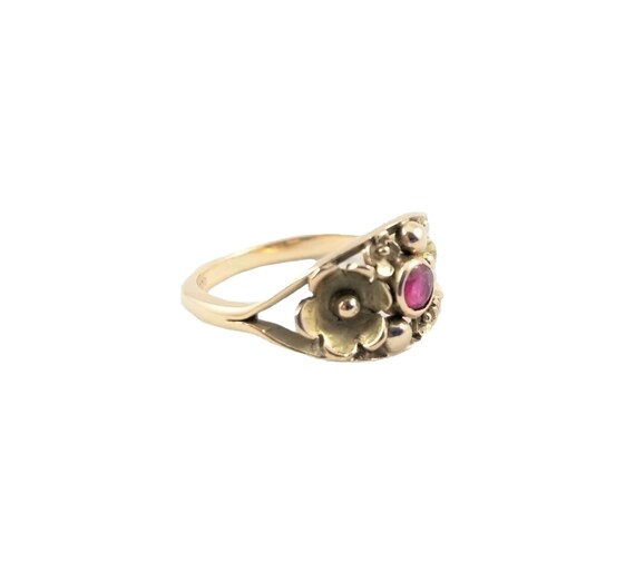 9k Victorian Ruby Flower Ring - image 5
