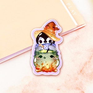 Sticker Mixing Potion, Mochi the Penguin ｜ schattige pinguïn Halloween-sticker, vinylsticker bullet journal, kawaii dieren laptopstickers