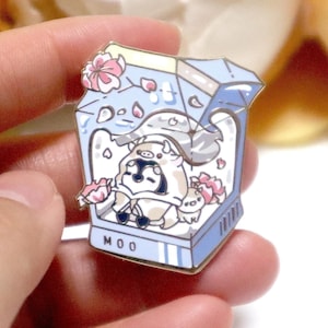オリジナル Moo エナメルピン｜かわいい牛乳パックのペンギンアート装飾、バックパックのかわいいアクセサリー、赤ちゃんペンギンのイラスト愛好家、彼女へのギフト