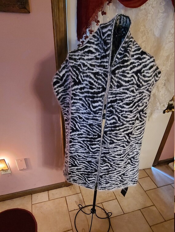 WINTER CLEARANCE GLAM  Zebra Print Black and Whit… - image 3
