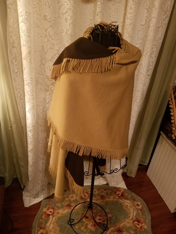 Leonard Reversible Wrap with Fringe Camel / Chocol