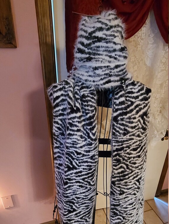 WINTER CLEARANCE GLAM  Zebra Print Black and Whit… - image 1