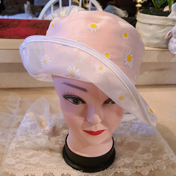 SPECIAL SALE: Daisy Mesh Bucket Hat One 