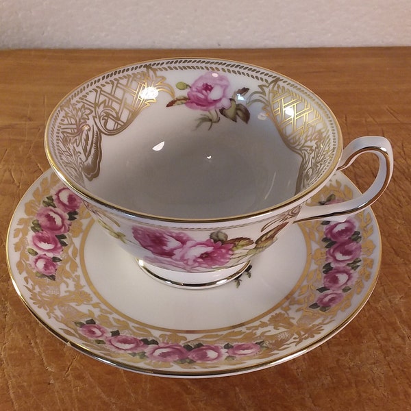 DUCHESS Vintage Fine Bone China Floral  Teacup and Saucer Set - ENGLAND