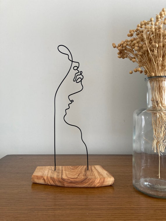 Wire Art, One Line Couple Kiss, Wire Sculpture of Abstract Faces, Metal  Sculpture, Tabletop Decor, Minimalist Abstract Style, Gift for Her 