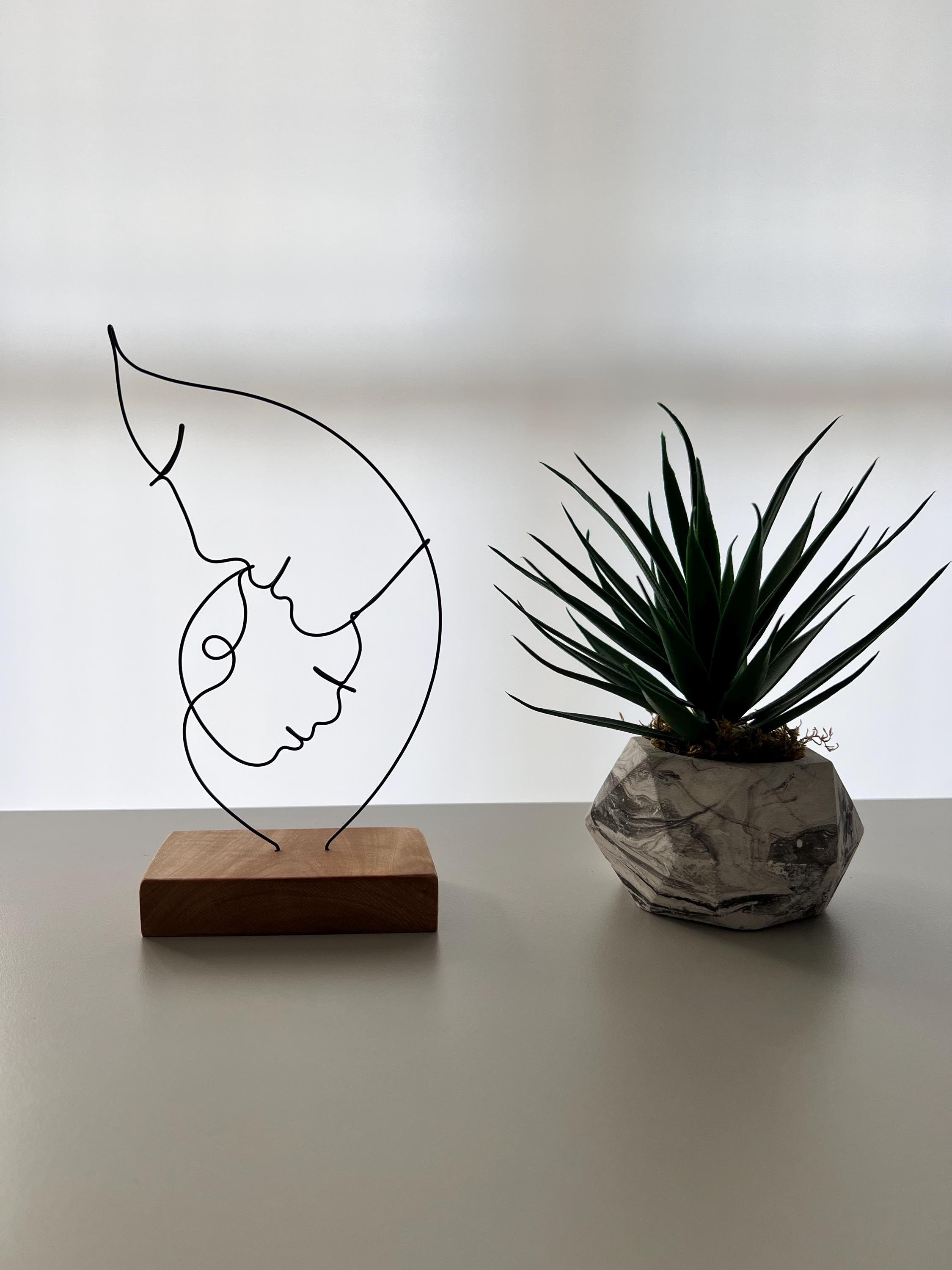 Wire Art Sculpture Mom and baby, Wire Art Sculpture, Handmade, Mothers Day, Tabletop Decor Wire Art Minimalist Abstract Style, Mother Baby