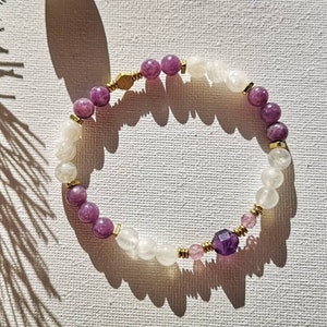 Crown Chakra Bracelet / Handmade beaded wrist mala with Selenite, lepidolite, moonstone, amethyst / Uplifting Gemstone Bracelet / 6mm stones