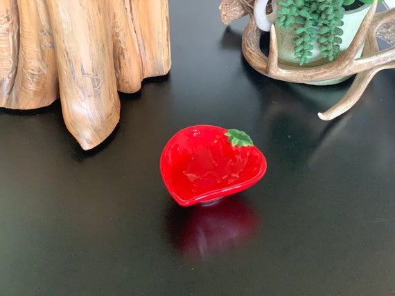 10 Strawberry Lane Strawberry Shaped Trinket Dish