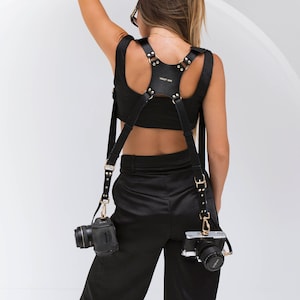 The Leila Dual Camera Harness, Black and Gold Stylish Camera Harness, Vegan Leather zdjęcie 9