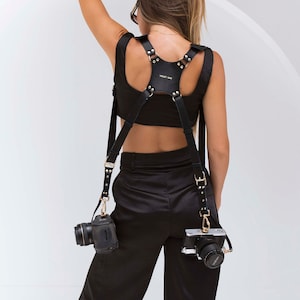 The Leila Dual Camera Harness, Black and Gold Stylish Camera Harness, Vegan Leather zdjęcie 3