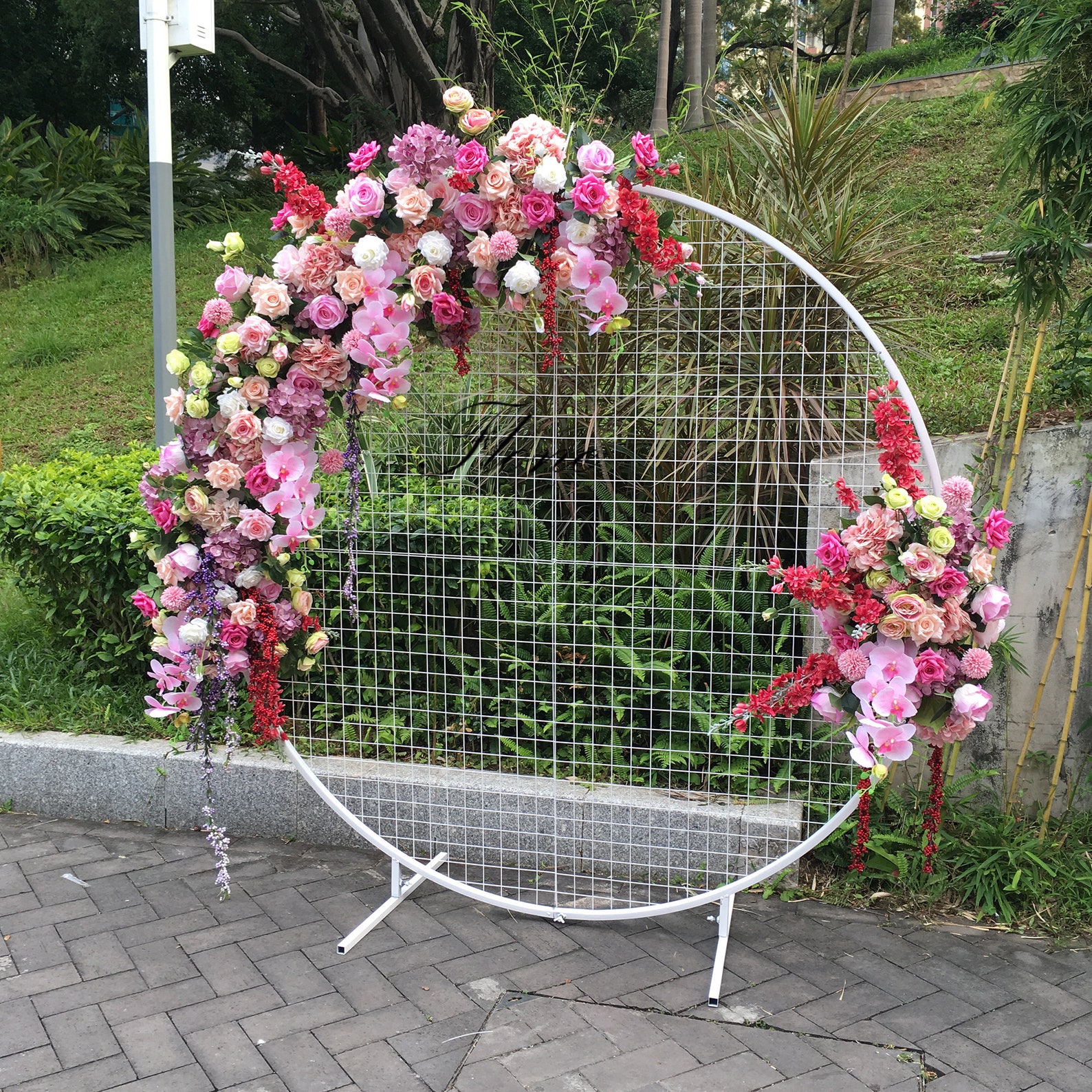 How To Attach Fake Flowers To Arch at Gregorio Roberts blog