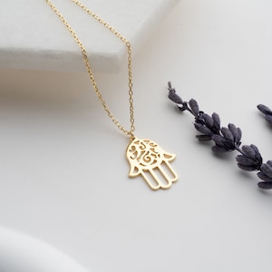 Hamsa Necklace, Hamsa Hand Necklace, Minimalist Protection Hamsa Charm Pendant, Evil Eye Pendant, Minimalist Gift, Gift for Mom, Handmade