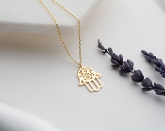 Hamsa Necklace, Hamsa Hand Necklace, Minimalist Protection Hamsa Charm Pendant, Evil Eye Pendant, Minimalist Gift, Gift for Mom, Handmade