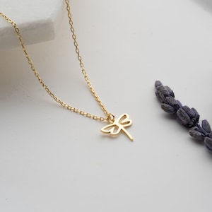 Tiny Dragonfly Necklace, Dragonfly Pendant Necklace, Dragonfly Charm Pendant, Minimalist Necklace, Dragonfly Necklace, Handmade Jewelry