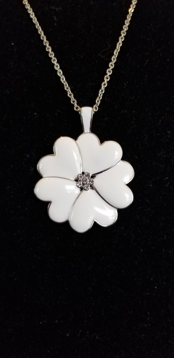 Lia Sophia 37 Inch Silvertone White Flower Necklace Nwt - Lia Sophia Flower Pendant Lia Sophia 37 Inch Silvertone White Flower Necklace Nwt - Lia Sophia Flower Pendant