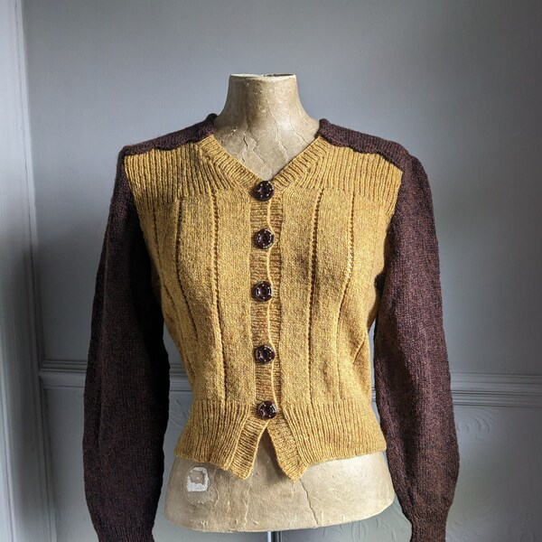 1940s HANDKNITTED SCALLOPED CARDIGAN-40s Pattern Knitted Waistcoat Jumper Cardigan.