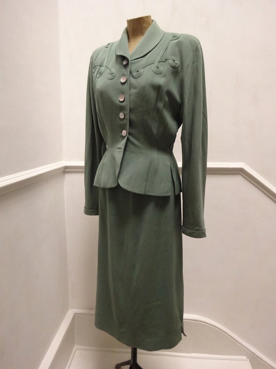 Stunning 1940s AMERICAN GABARDINE SUIT-40s Sage Gr