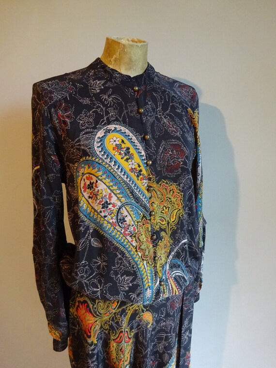 Striking VINTAGE SILK DRESS-Vintage Paisley Silk D