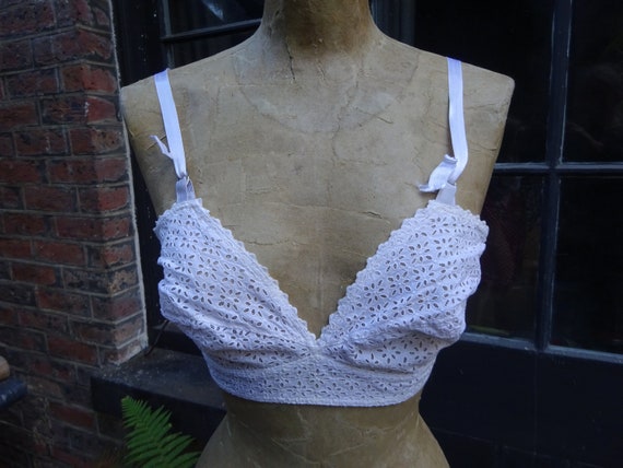 1940s CUTOUT LACE BRASSIERE-40s Plunge Lace Bra.