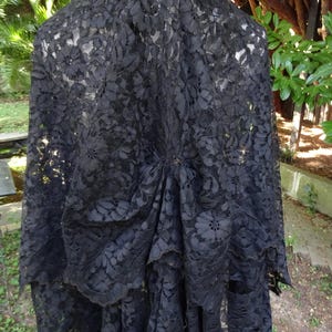 Vintage SPANISH LACE MANTILLA-Vintage black lace veil.